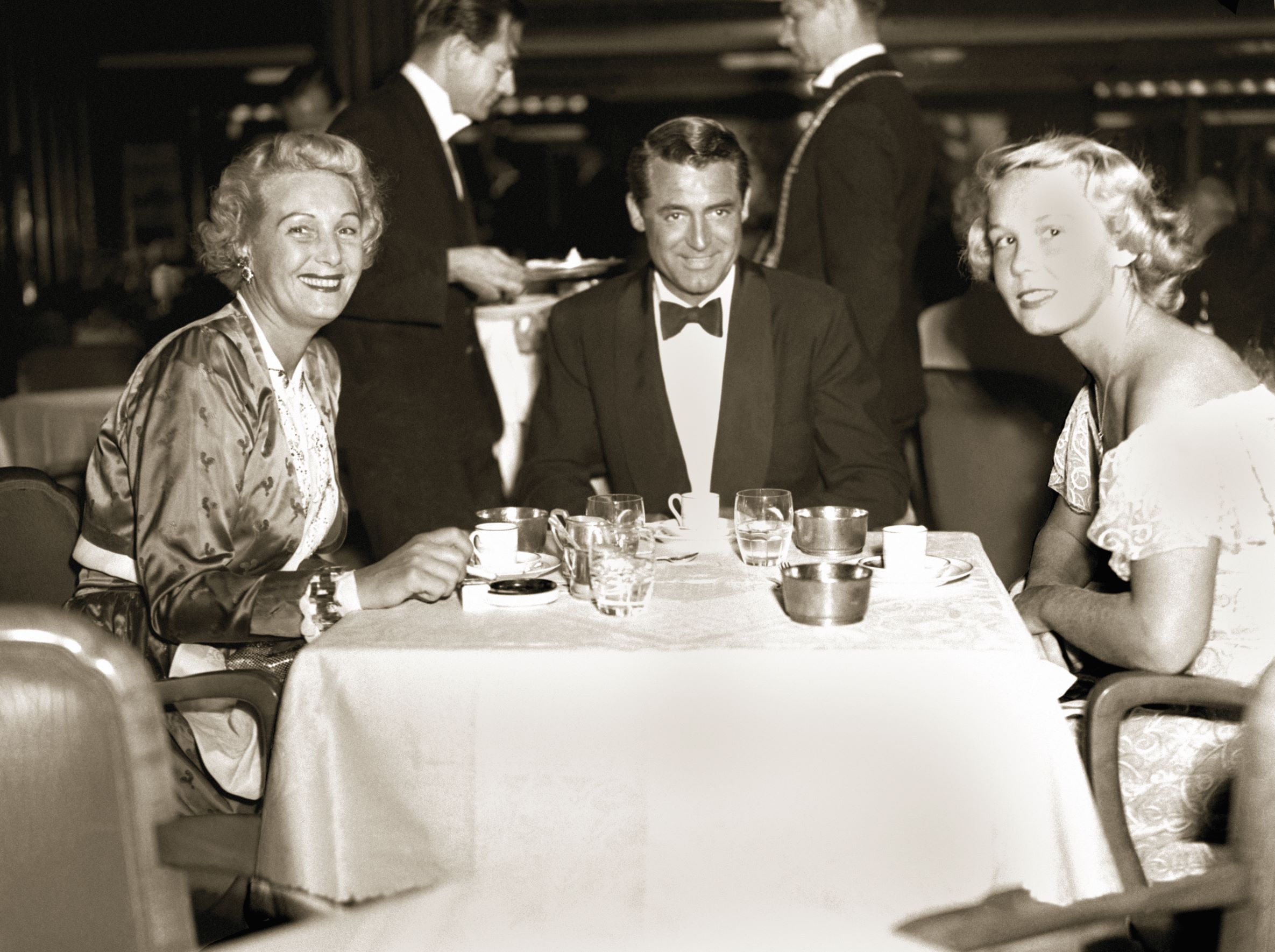 Cunard - Cary Grant Queen Mary .jpg